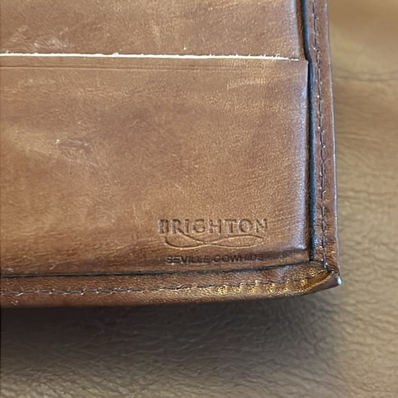 BRIGHTON VINTAGE DISTRESSED MENS LEATHER BILLFOLD - Picture 4 of 9